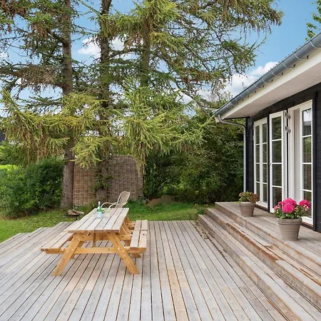 Lovely In With Kitchen Holiday home